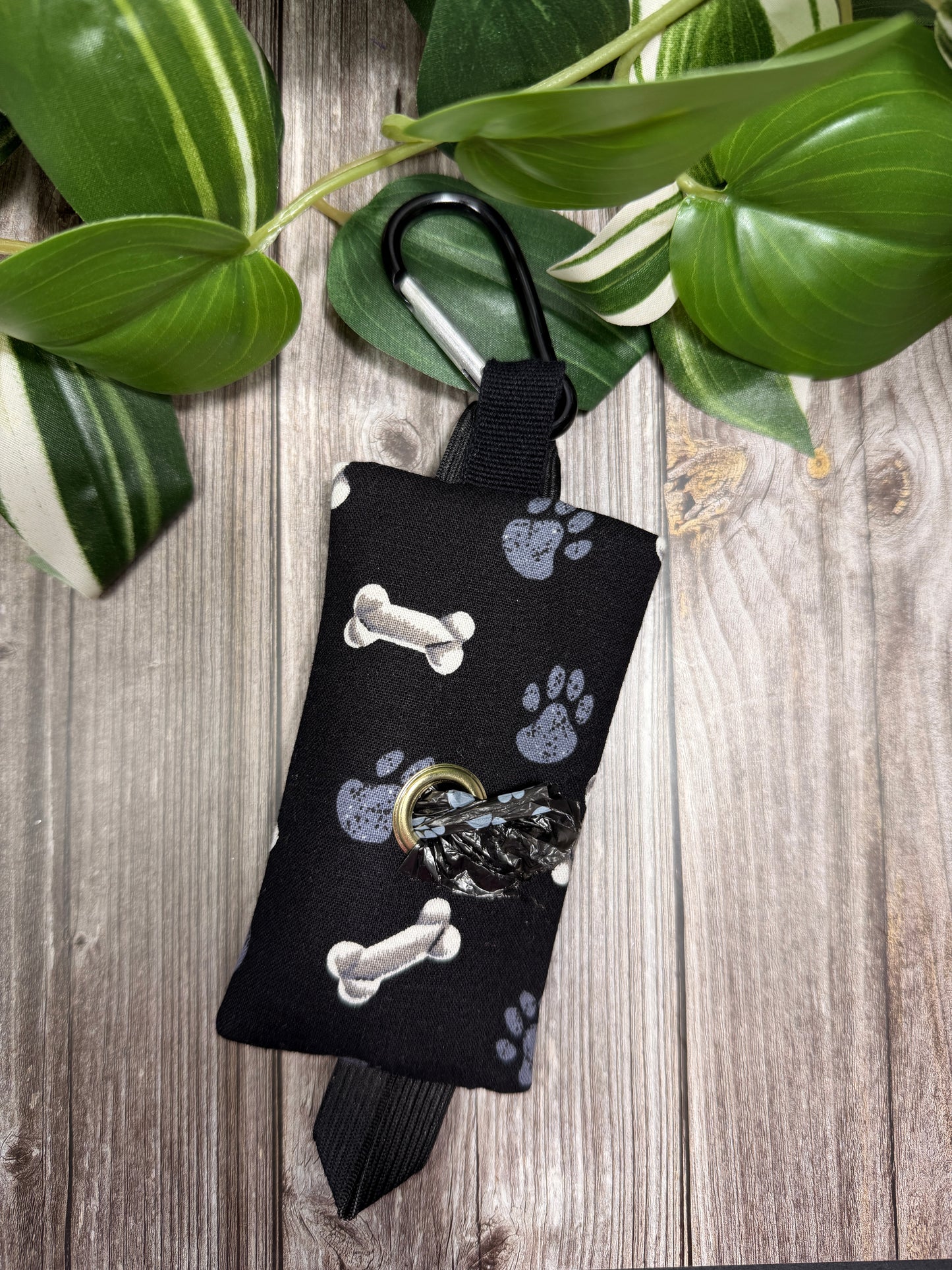 Dog Poop Bag Holder – Lead-Mounted Bag Dispenser for Walks